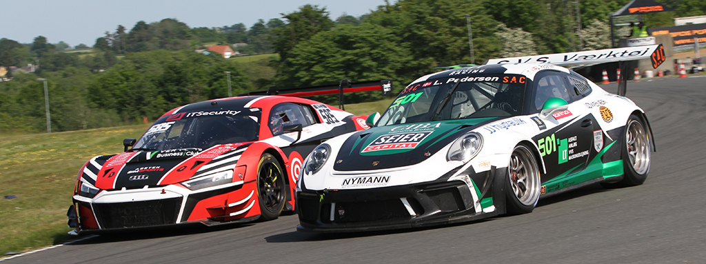 I toppen af DEC kæmper Valdemar Eriksen i Audi R8 og teamet Lars E. Pedersen/Mikkel O. Pedersen i Porsche.
(Foto: Motorsporten.dk)